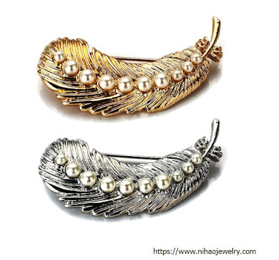 Korean version alloy plating brooch (Silver)