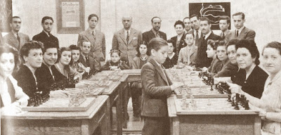 Simultáneas de Pomar en el local de Mundo Deportivo, Barcelona, 17 de mayo de 1943