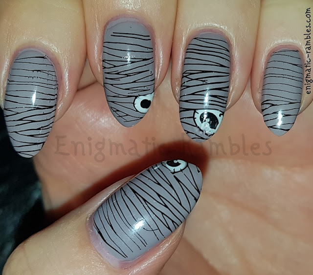 Halloween-Mummy-Nails