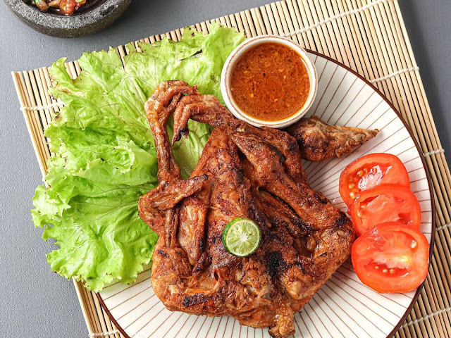 Makanan khas Lombok, Ayam taliwang. Sumber Detikfood