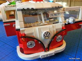 LEGO T1  Volkswagen Split screen Campervan set 10220 review front of van