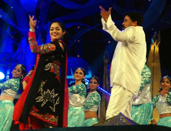 Kavya Madhavan in AMMA Stage Show Photos Stills gallery