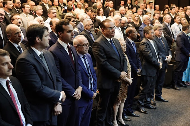João Azevêdo prestigia posse de novo presidente do TCE-PB, conselheiro Nominando Diniz