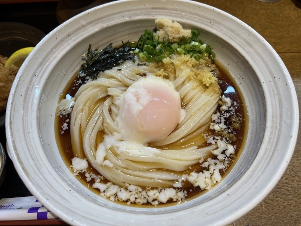 うどん日和の温玉ぶっかけうどん定食