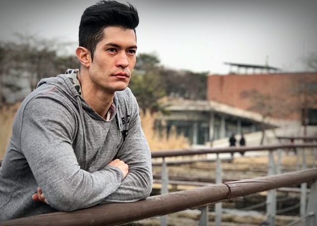 Foto Wallpaper Pria Tampan / Ganteng Tubuh Atletis Dan Ideal