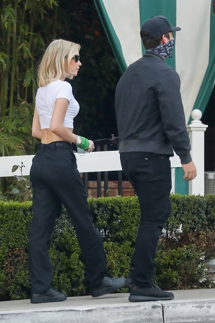 Sarah Snyder – Seen with a mystery man at San Vicente Bungalows in West Hollywood