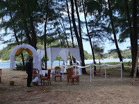 Vorbereitung für eine Hochzeit am Strand