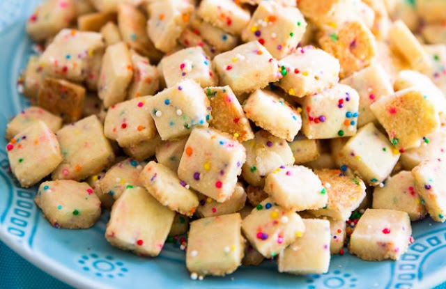 Funfetti Shortbread Bites #cookies #cake