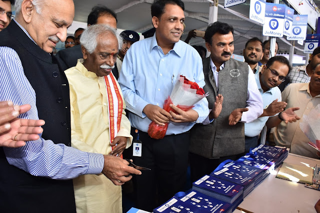 Union Ministers Bandaru Dattatreya and MJ Akbar Inaugurating JioMoney Kiosk at Digidhan Mela on Wednesday