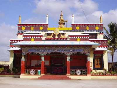 Buddhist Architecture on Lady The Tramp Travel Photos  Buddhist Temples At Tibetan Refugee Camp