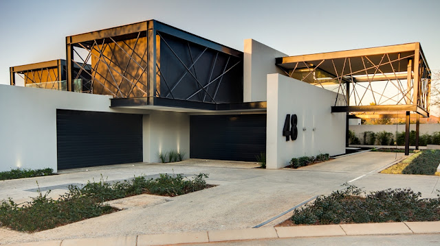 Picture of the amazing Ber House as seen from the street at sunset