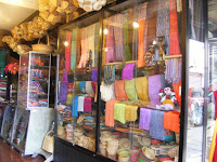 Магазин этнической продукции: пончо, керамика, статуэтки, бижутерия