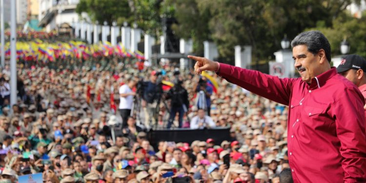 Maduro dice a EEUU: “¡Lárguense al carajo!"