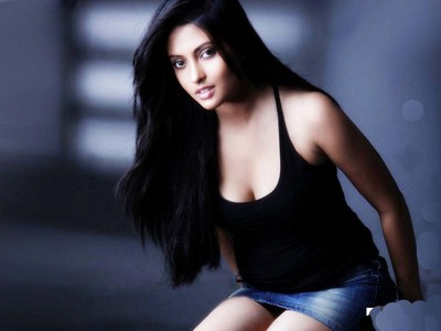 Fashion Show Pics: Riya Sen Hot Wallpapers - FamousCelebrityPicture.com - Famous Celebrity Picture 