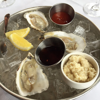 LakeHouse Restaurant, oysters on the half shell