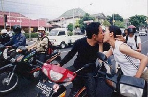 80 persen lebih Remaja Indonesia Pernah Berciuman saat ...