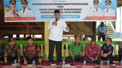 Gubernur Mahyeldi Salurkan 75,8 Ton Beras untuk Bantuan Bagi Masyarakat Enam Kecamatan Padang Pariaman yang Terdampak Banjir