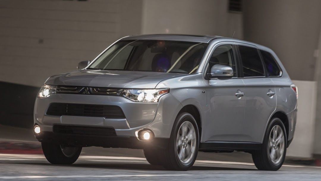 2014 Mitsubishi Outlander HD Wallpaper 4