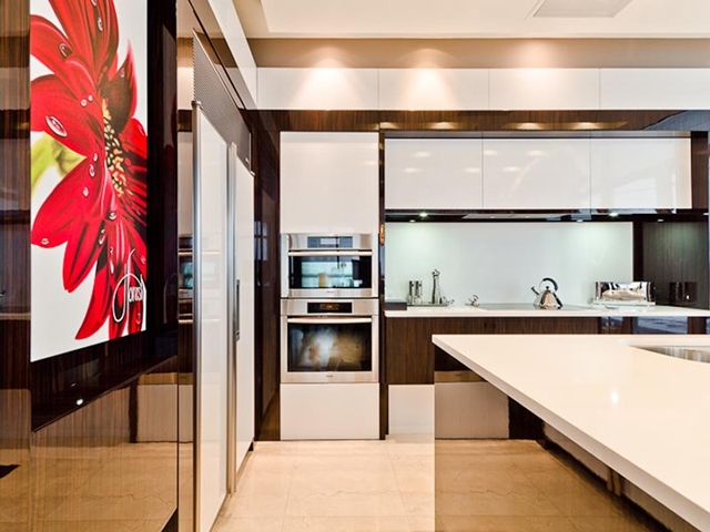 Photo of shiny furniture in the kitchen