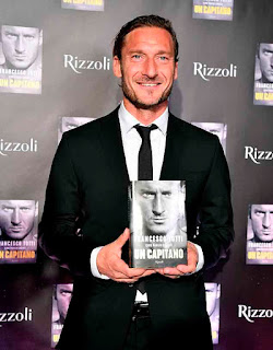 Buat buku biografi, Totti cerita pengalaman fans napi penjara