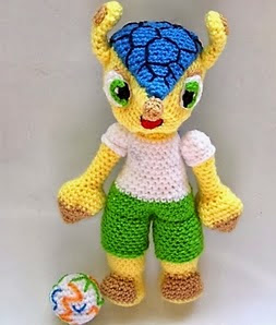 http://patronesamigurumipuntoorg.blogspot.com.es/2014/03/fuleco-world-cup-brasil-2014.html#more