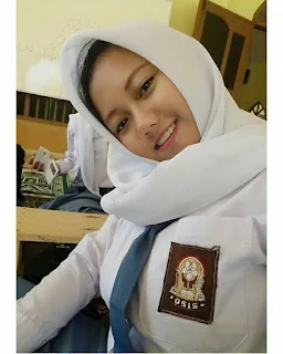 Siswi SMA Cantik Berjilbab