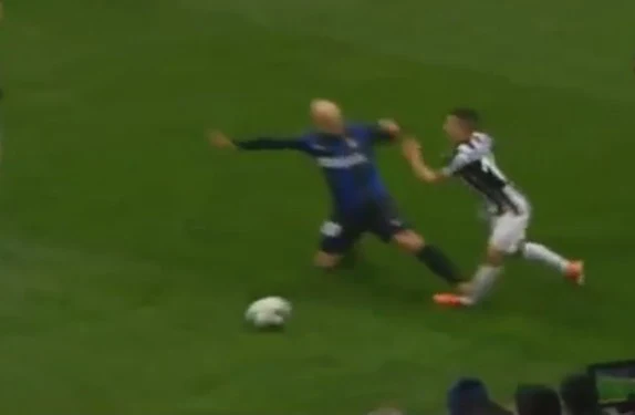 Inter Milan player Esteban Cambiasso gets sent off for this horrendous tackle on Sebastian Giovinco