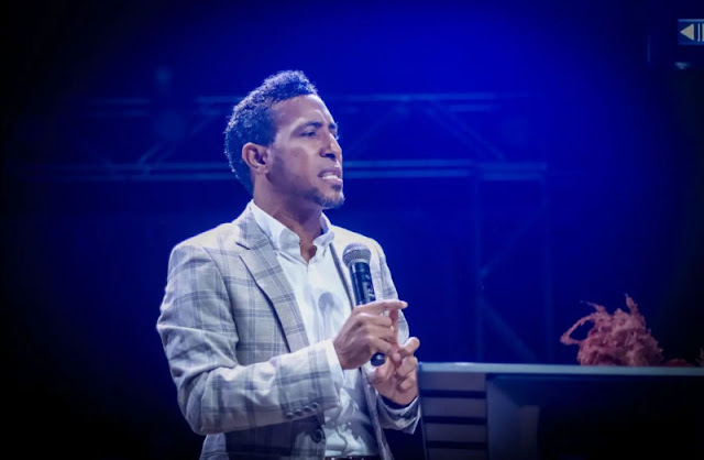 ¿SE ESCUCHO?: El pastor de Los Alcarrizos tiene en la iglesia un cuarto solo para niños