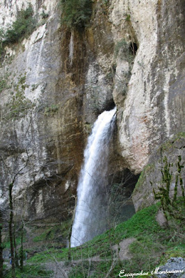 Imagen de la vista a la cascada de Kakouetta.