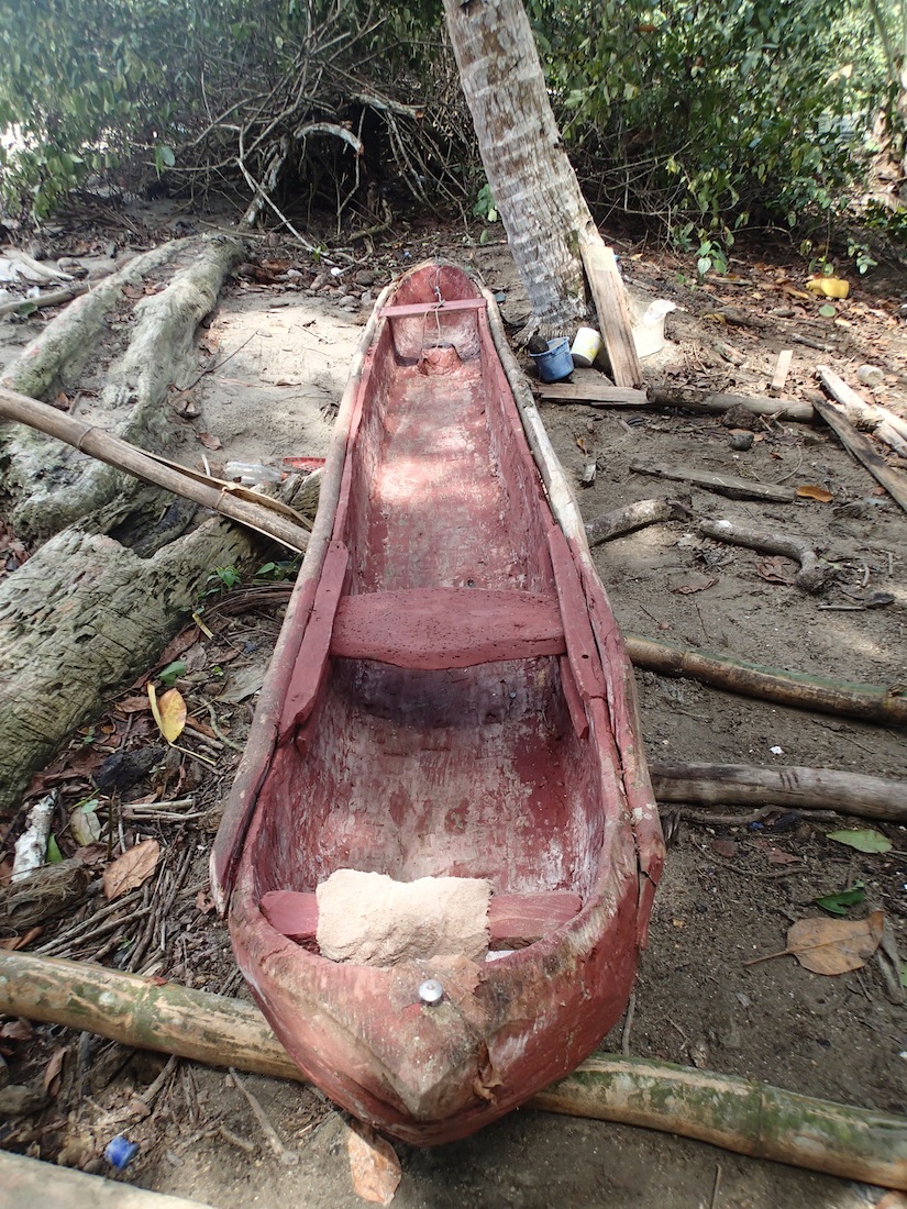 Above, you can see that built into the hull is a hole where the mast 