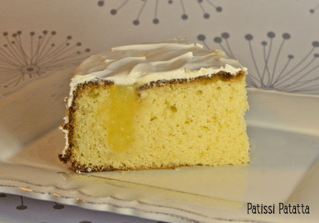 recette de gâteau troué, gâteau troué, gâteau avec des trous, gâteau à trous, gâteau citron, lemon-curd, glaçage royal, glaçage royal au citron,