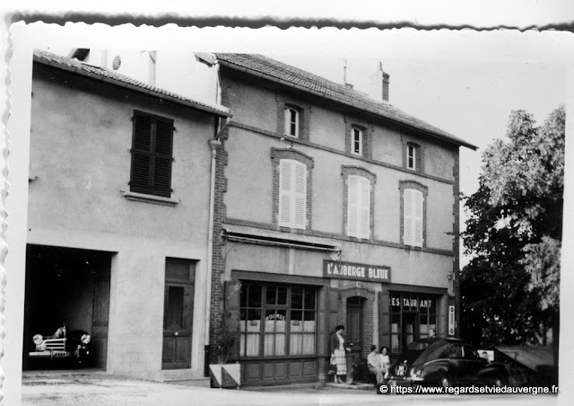 Photo de l'Auberge Bleue de Thiers en 1955