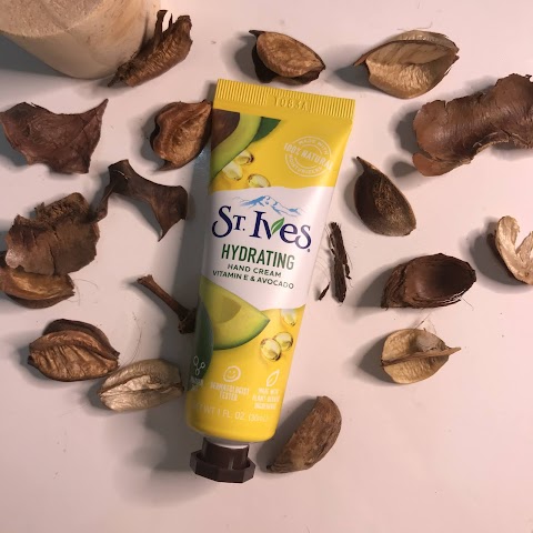 Review St Ives Hand Cream Vitamin E and Avocado: Membantu Melembabkan Telapak Tangan