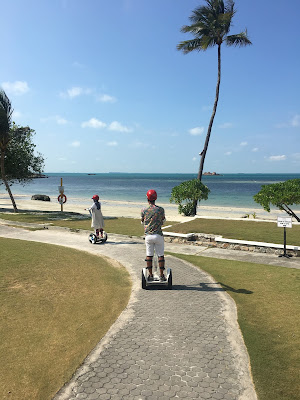 mencoba permainan di nirwana gardens lagoi