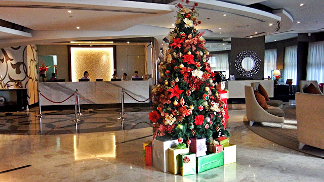 lobby and front desk of Quest Hotel Cebu