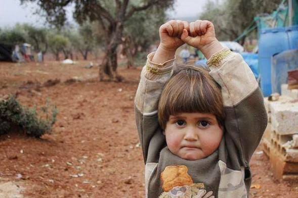 Syrian Girl Surrenders In Front Of The Camera Mistaking It For A Gun!
