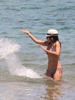 Sarah Shahi having good time in water