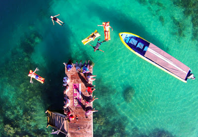 view penginapan terapung Ora Beach eco resort Maluku