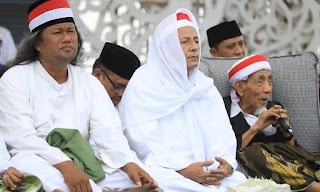 TA'ALLUQ DAN ADAB SANTRI KEPADA GURUNYA. ADAB ORANG AWAM KEPADA ULAMA