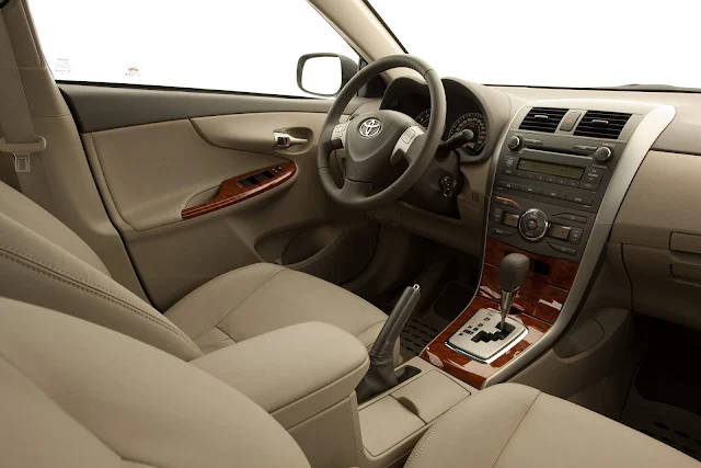 Toyota Corolla Altis 2011 - interior