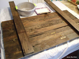 www.annecharriere.com, tete de lit, recyclage pallet, vieux volet, 