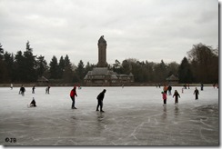 schaatsen op vijver voor jachtslot St Hubertus HV