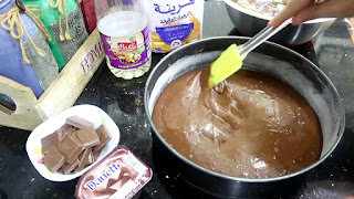 مطبخ ام وليد _ اسهل و اسرع كيكة  بنصف كاس فرينة بذوق الشوكولا و صوص غني و كريمي
