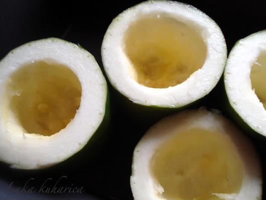 Cut the zucchini crosswise into the thick, equal parts. Spoon out the seeds.