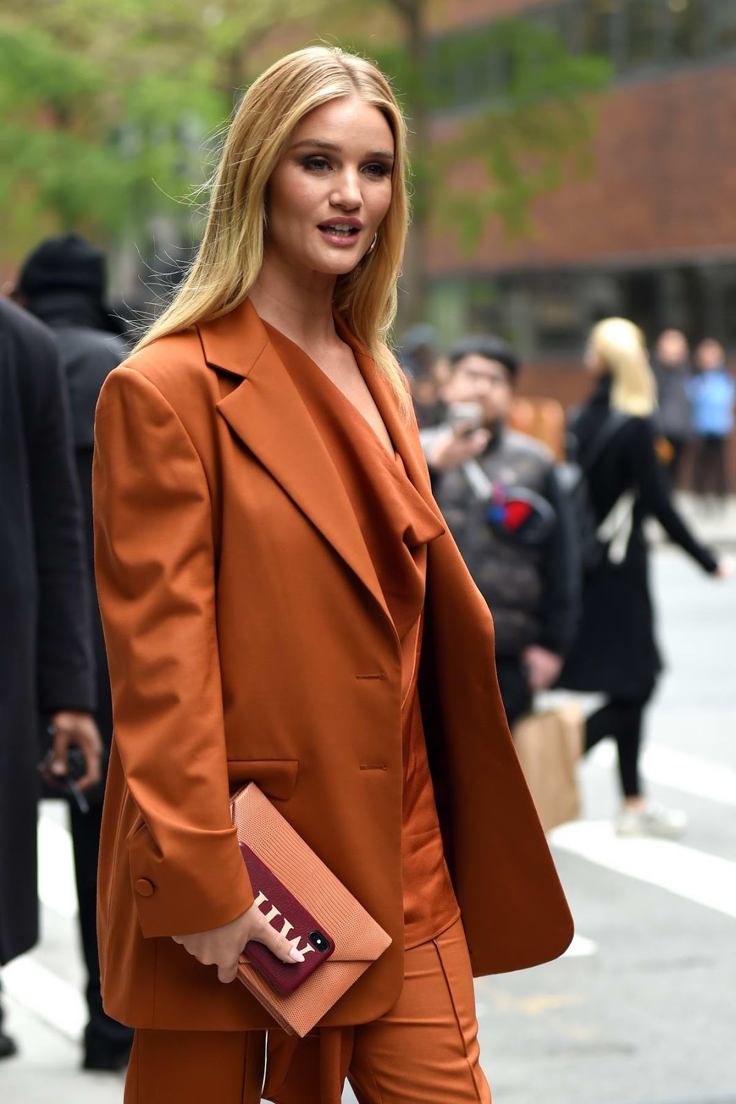 Rosie Huntington-Whiteley – Celebrity Street Style Fashion in New York City