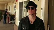 Kerjasama Synyster Gates Dengan Papa Gates