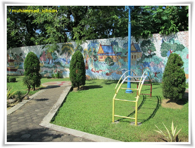 Menariknya Lukisan Mozaik di Taman  Kota Muhammad Ichsan
