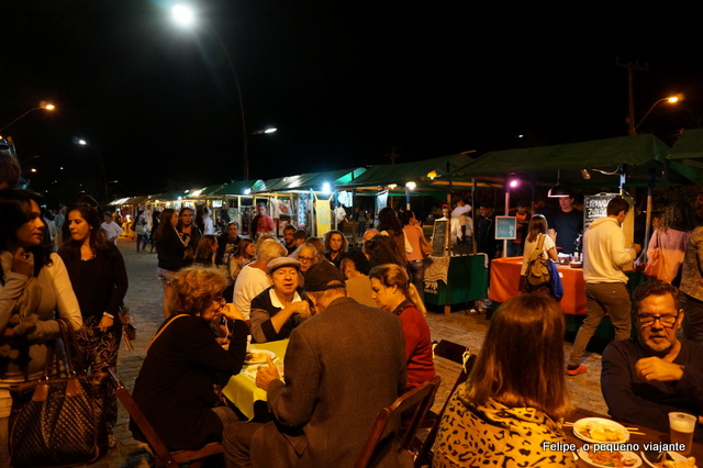 Feira livre gourmet na Praça da Ferradura em Búzios
