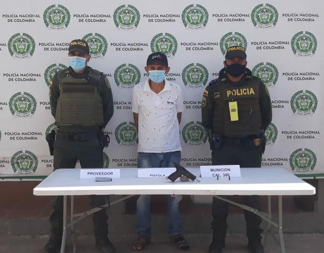 https://www.notasrosas.com/Policía Guajira captura hombre en la vía Paraguachón - Maicao, por porte ilegal de arma de fuego