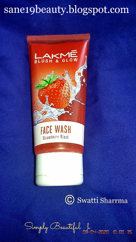 Appearance of LAKMÉ BLUSH & GLOW Face Wash Strawberry Blast.